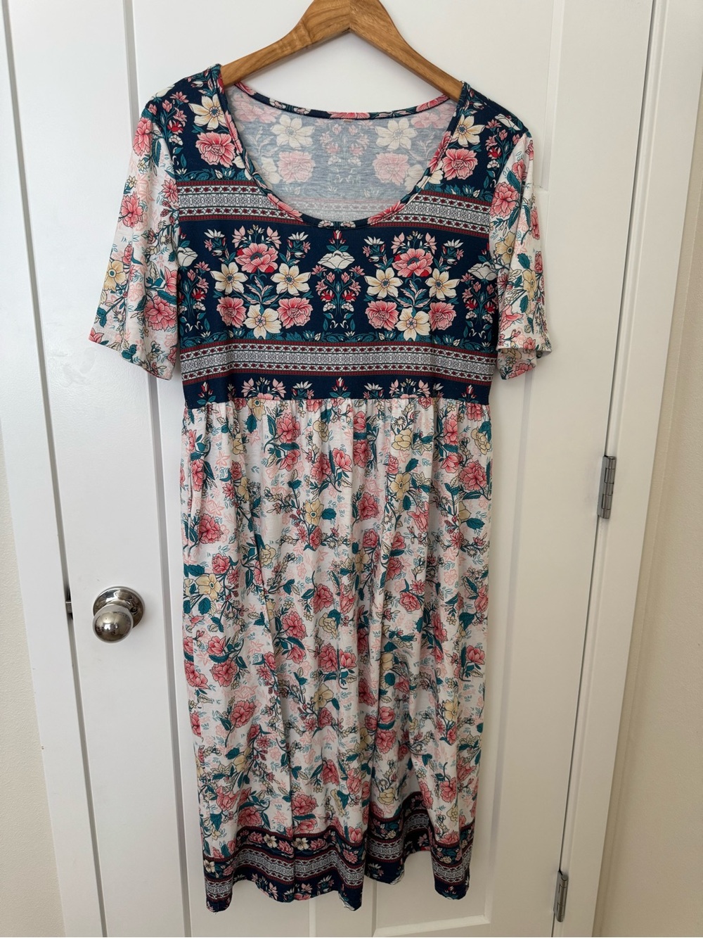 Jersey floral print dress with pockets